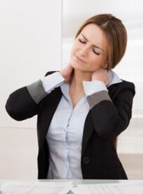 Dolor de cuello debido a osteocondrosis.